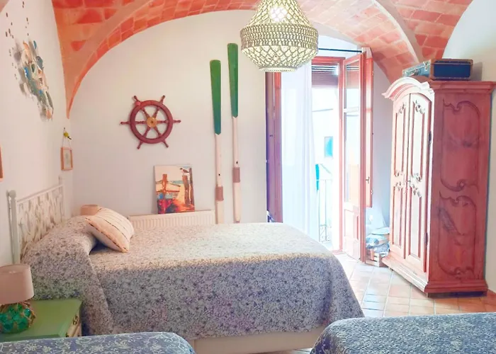 Casa Blava 카스테요 뎀푸리에스